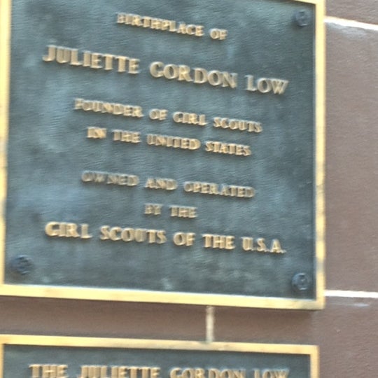 Photo taken at Juliette Gordon Low Birthplace, National Historic Landmark by Leigh L. on 5/19/2012