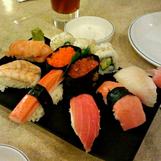 Снимок сделан в Sushi Co пользователем Billy Jhon T. 11/20/2011