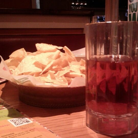 Photo taken at Chili&#39;s Grill &amp; Bar by RAiSSA on 2/28/2012