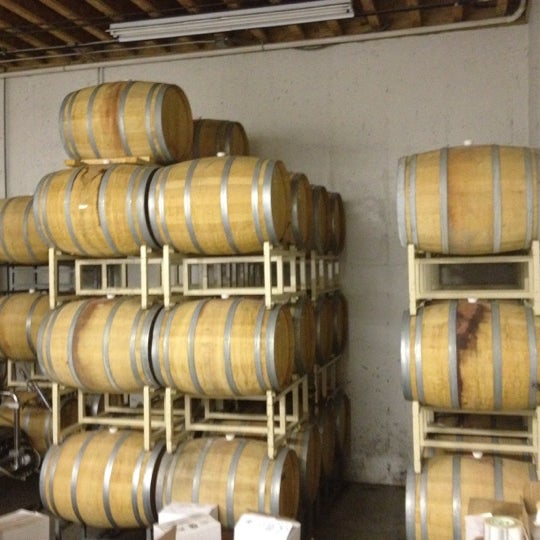 Photo taken at Blue Mountain Vineyards &amp; Cellars by MISSLISA on 6/14/2012