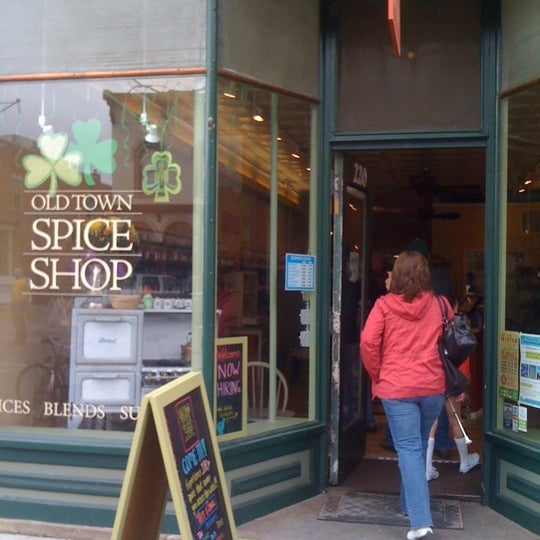 Foto tirada no(a) Old Town Spice Shop por Myles B. em 3/12/2011