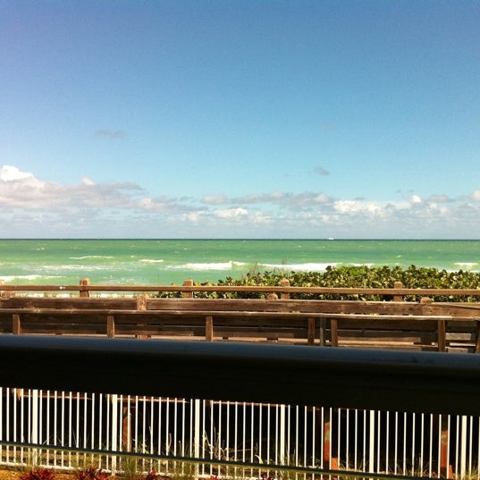 รูปภาพถ่ายที่ Cabana Beach Club โดย Juari X. เมื่อ 11/1/2011