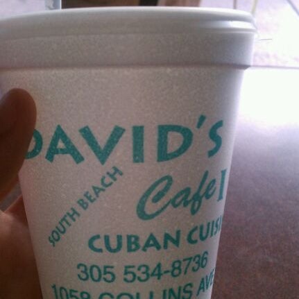 รูปภาพถ่ายที่ David&#39;s Cafe โดย Cassandra R. เมื่อ 2/22/2012