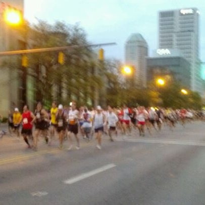 Снимок сделан в Nationwide Children&#39;s Hospital Columbus Marathon &amp; 1/2 Marathon пользователем Michael B. 10/16/2011