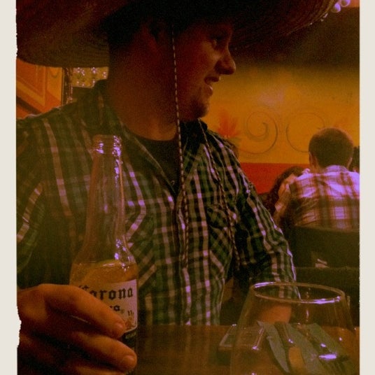 Foto tomada en Little Mexico Cantina &amp; Tequila Bar  por Anthea W. el 6/17/2011