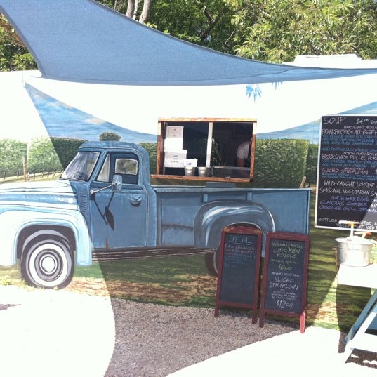 Photo taken at North Fork Table Lunch Truck by Zane S. on 8/12/2011