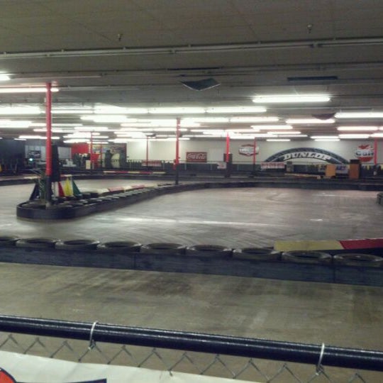 Foto tomada en Track 21 Indoor Karting &amp; More  por Mark D. el 12/9/2011