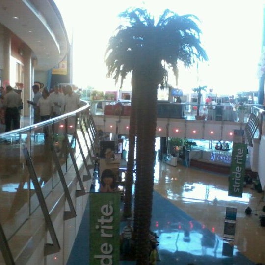 Photo taken at La Vela Centro Comercial by Oney C. on 2/14/2012