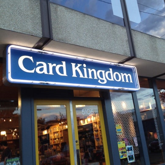 รูปภาพถ่ายที่ Card Kingdom โดย Erik P. เมื่อ 7/16/2012