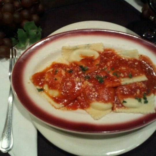 9/17/2011にMaria P.がDominick&#39;s Pizza and Pastaで撮った写真