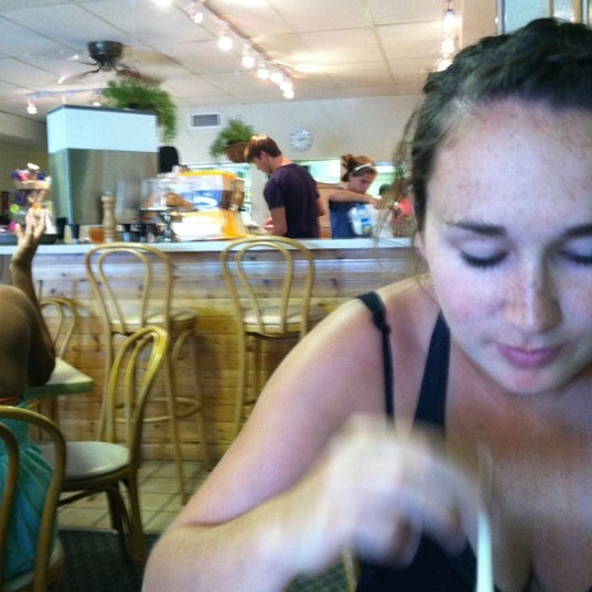 7/27/2011 tarihinde Kathryn C.ziyaretçi tarafından Green Cuisine'de çekilen fotoğraf