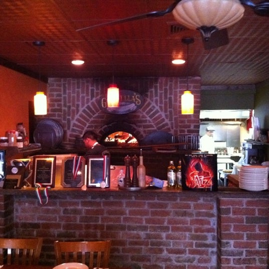 Снимок сделан в The Original Goodfella&#39;s Brick Oven Pizza пользователем Toney W. 3/24/2011