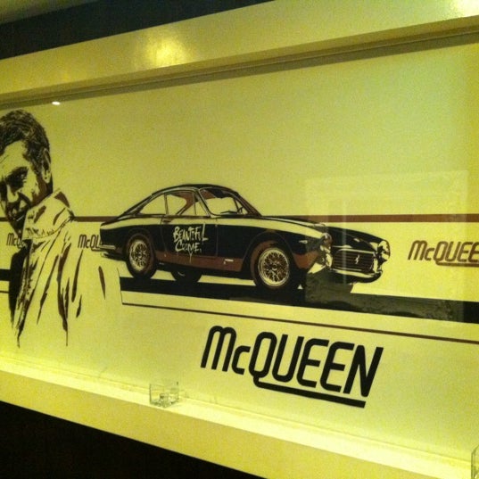 รูปภาพถ่ายที่ McQueen โดย Michael P. เมื่อ 10/17/2011