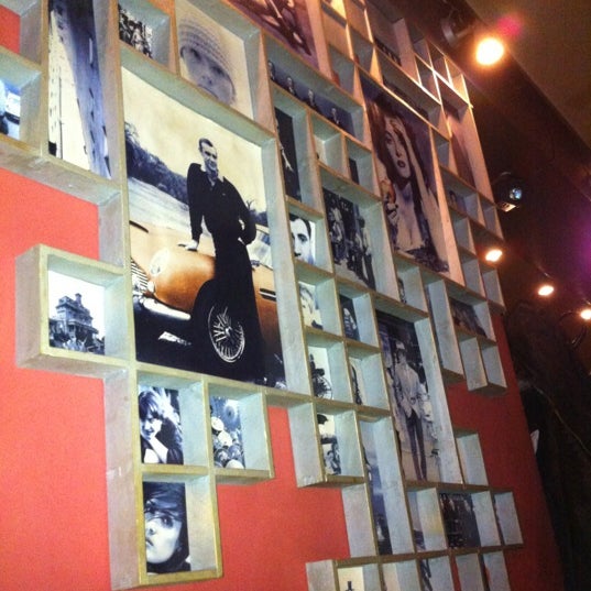 Foto tirada no(a) Jam Cafe por Yara Y. em 4/8/2012