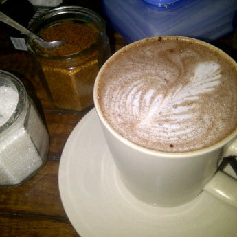 Das Foto wurde bei Java Dancer Coffee von nidia j. am 3/17/2012 aufgenommen
