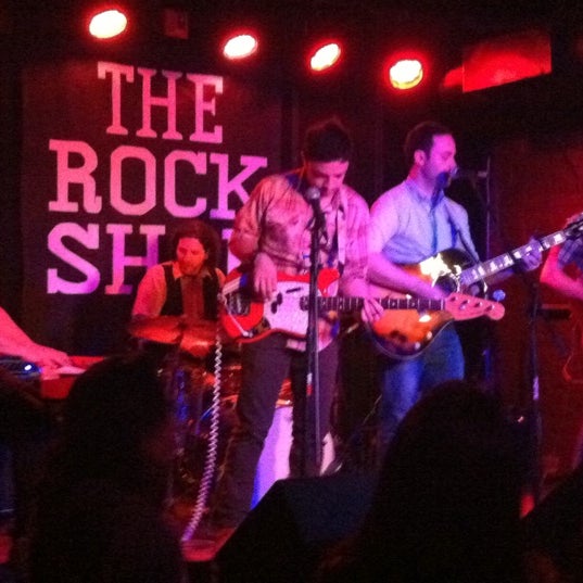 รูปภาพถ่ายที่ The Rock Shop โดย Melanie K. เมื่อ 4/14/2012