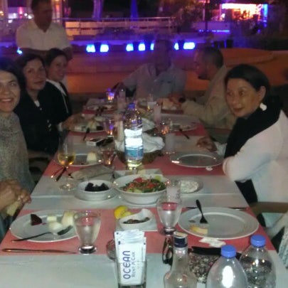 Photo prise au Güverte Balık Restaurant par HAYRETTIN E. le9/13/2012