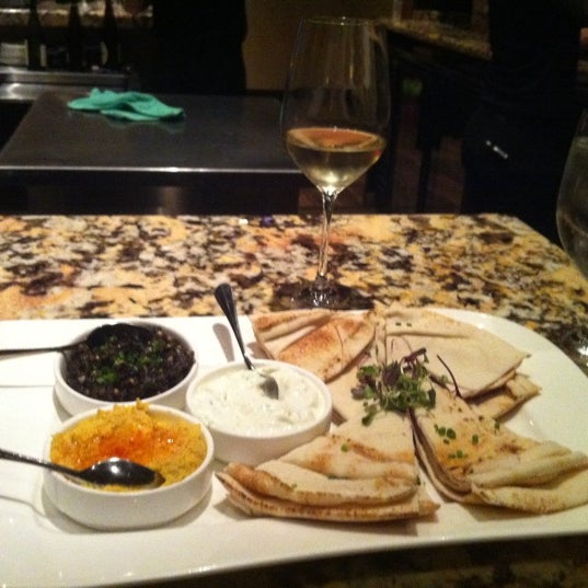 Foto scattata a Brix Wine Cellars &amp; Restaurant da Jessica C. il 3/28/2012