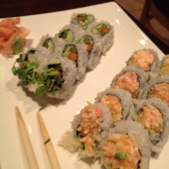 รูปภาพถ่ายที่ Geisha &quot;Sushi With a Flair&quot; - Denham Springs โดย Lillian เมื่อ 7/29/2012