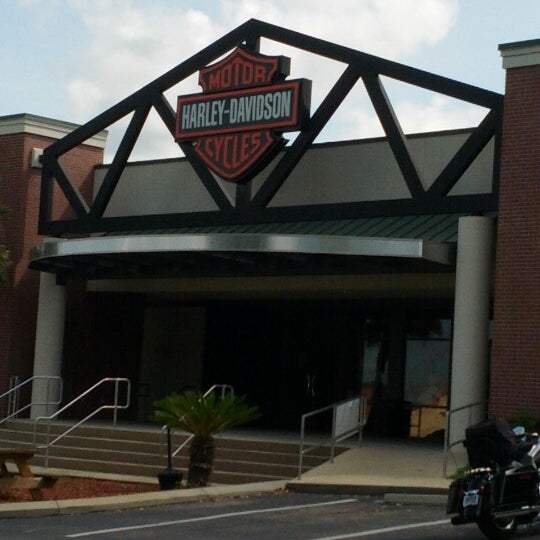Foto tomada en Gainesville Harley-Davidson  por Dale H. el 6/17/2012