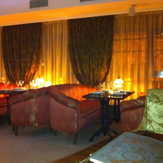 Foto tirada no(a) Belagio Lounge por Diana J. em 2/21/2012