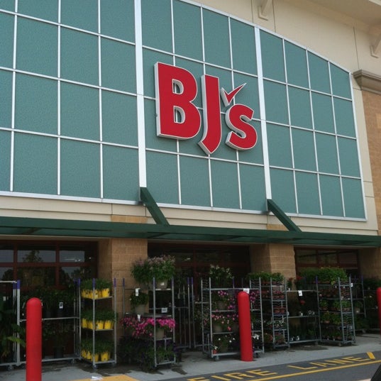 BJ's Wholesale Club Warehouse Store in South Quincy
