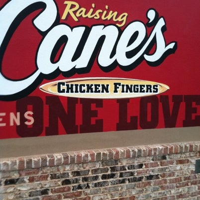 8/4/2012 tarihinde Alex M.ziyaretçi tarafından Raising Cane&#39;s Chicken Fingers'de çekilen fotoğraf