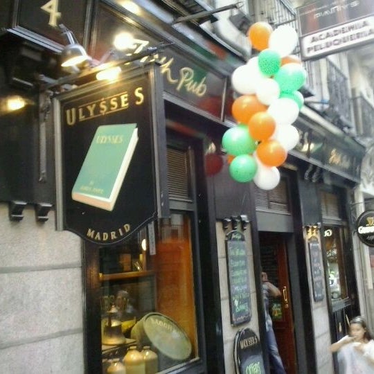 รูปภาพถ่ายที่ Ulysses Irish Pub โดย Santi C. เมื่อ 6/16/2012