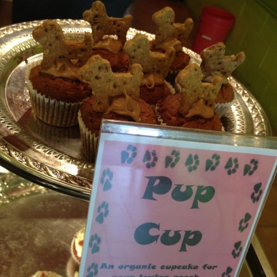 4/29/2012にChad E.がOMG!!! Cup &amp; Cakesで撮った写真