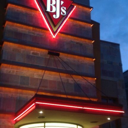 3/17/2012 tarihinde Dave K.ziyaretçi tarafından BJ&#39;s Restaurant &amp; Brewhouse'de çekilen fotoğraf