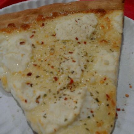 2/11/2012 tarihinde Regina B.ziyaretçi tarafından Famous Amadeus Pizza'de çekilen fotoğraf