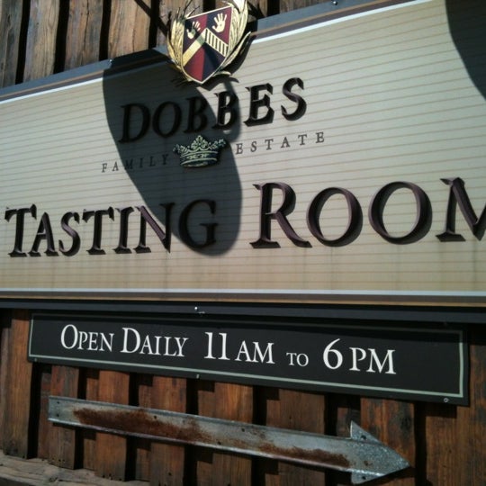 Foto tirada no(a) Dobbes Family Estate Winery por Robert M. em 6/21/2012