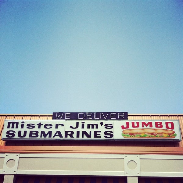 รูปภาพถ่ายที่ Mister Jim&#39;s โดย Josh W. เมื่อ 8/29/2012