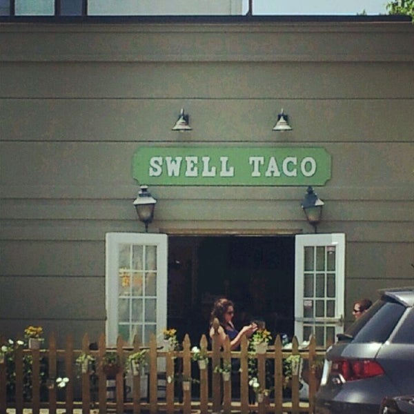 5/29/2012 tarihinde John M.ziyaretçi tarafından Swell Taco'de çekilen fotoğraf