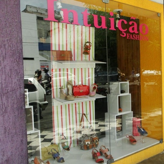 Photo taken at Intuição Fashion by Aninha P. on 3/14/2012