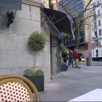 รูปภาพถ่ายที่ La Tulipe โดย JoseLuisVantare เมื่อ 4/22/2012