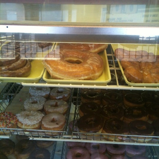 6/12/2012 tarihinde Thomas Sonny J.ziyaretçi tarafından Dat Donut'de çekilen fotoğraf