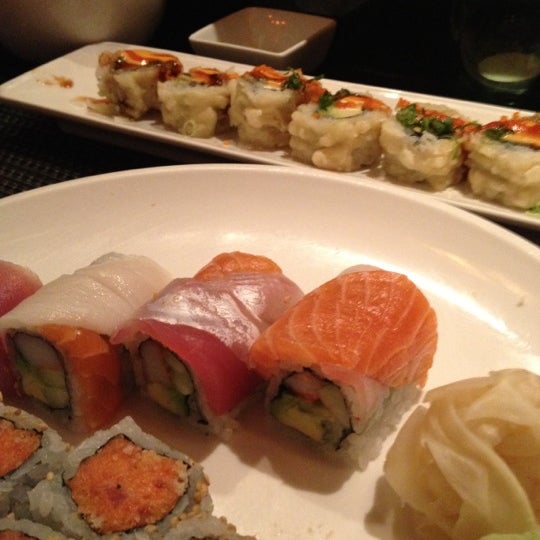 Foto diambil di East Moon Asian Bistro &amp; Sushi oleh Ashley pada 2/11/2012