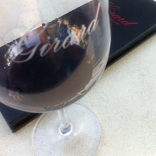 5/20/2012 tarihinde Hit Girlziyaretçi tarafından Girard Winery Tasting Room'de çekilen fotoğraf