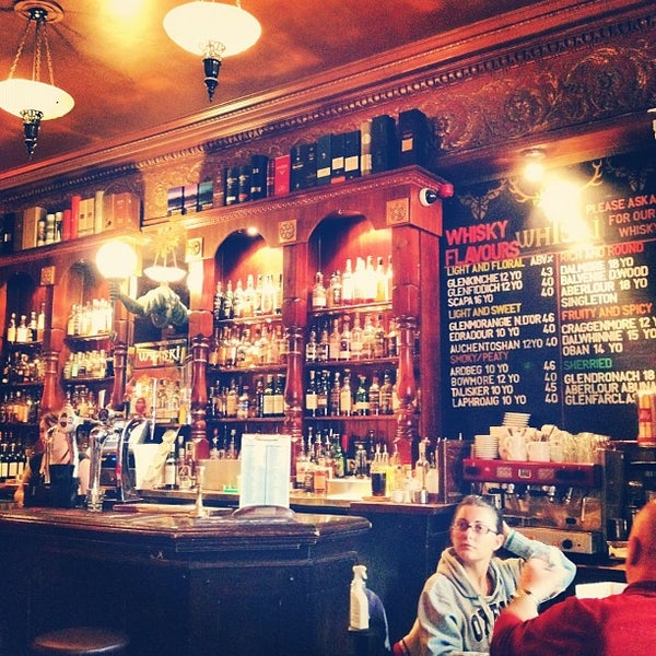 Whiski Bar & Restaurant Edinburgh'da Bar