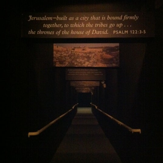 Photo prise au Dead Sea Scrolls at The Franklin Institute par Isabella le6/1/2012