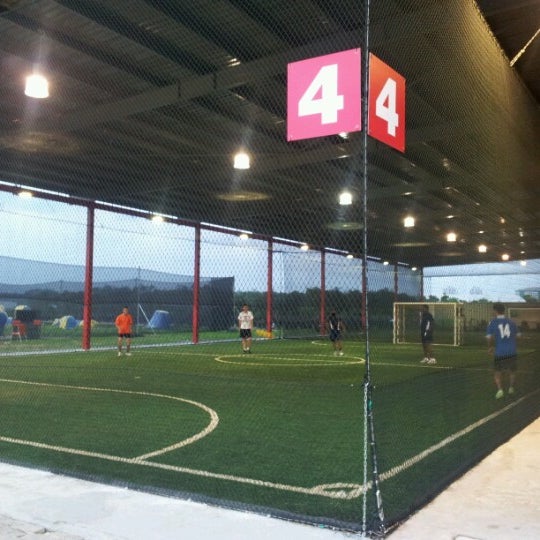 รูปภาพถ่ายที่ Golazo Futsal Singapore โดย Tan K. เมื่อ 7/30/2012