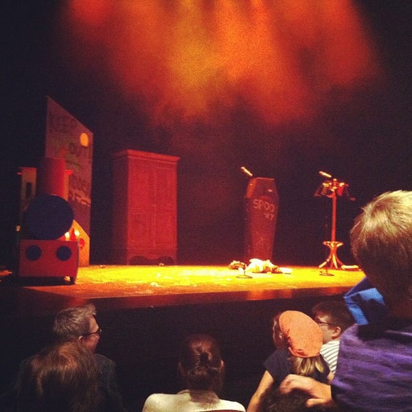 Foto diambil di Potted Potter at The Little Shubert Theatre oleh Wissam M. pada 6/23/2012