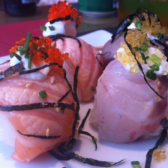 Foto diambil di Bento Sushi Restaurant oleh Tunde P. pada 5/3/2012