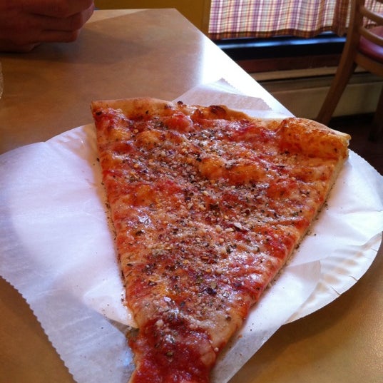 Das Foto wurde bei Mimi&#39;s Pizza Kitchen von Erin A. am 3/18/2012 aufgenommen