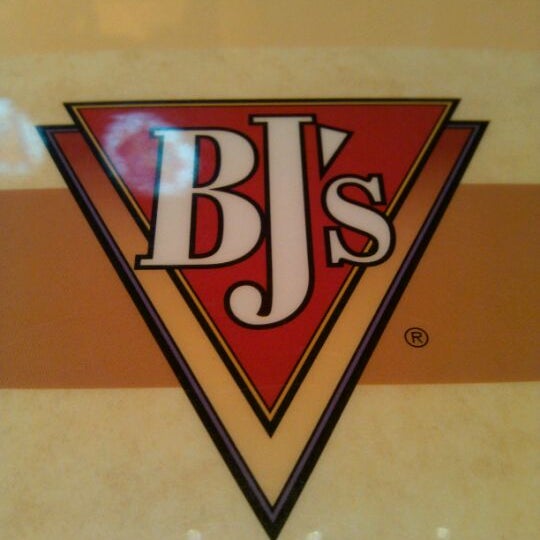 Photo taken at BJ&#39;s Restaurant &amp; Brewhouse by Chris G. on 3/26/2012