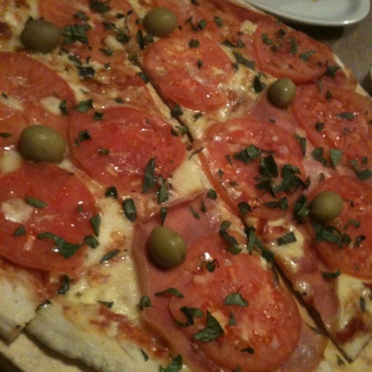 4/15/2012에 Daniel H.님이 La Pizzeria Argentina에서 찍은 사진