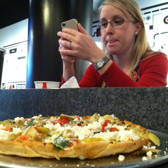 Foto scattata a Pie Five Pizza da Samantha S. il 4/3/2012