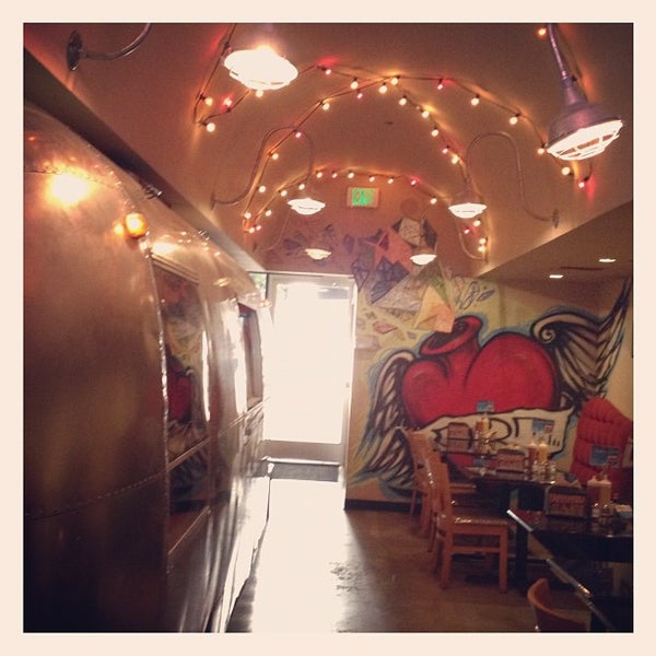 Photo taken at Betty&#39;s Eat Inn by Rosana F. on 9/3/2012