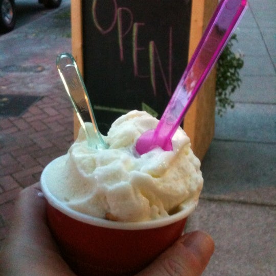 Photo taken at Strawberry Fields Smoothies &amp; Gelato by Julia M. on 8/14/2012